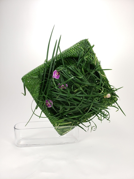 Creative foam free flower arrangement for floral art competitions Creative foam free flower arrangement for floral art competitions