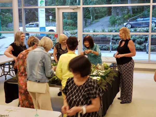 Flower arranging club workshop with Christine de Beer