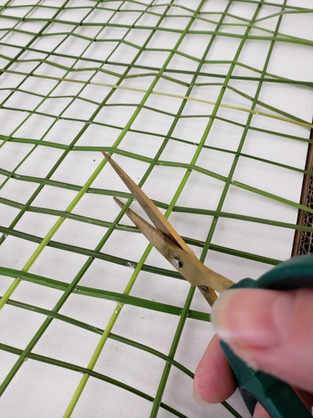 Glue the grid where it overlaps with a tiny dot of floral glue Glue the grid where it overlaps with a tiny dot of floral glue