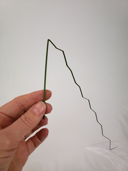 Keep the end pieces straight so that it extends above the flowers Keep the end pieces straight so that it extends above the flowers