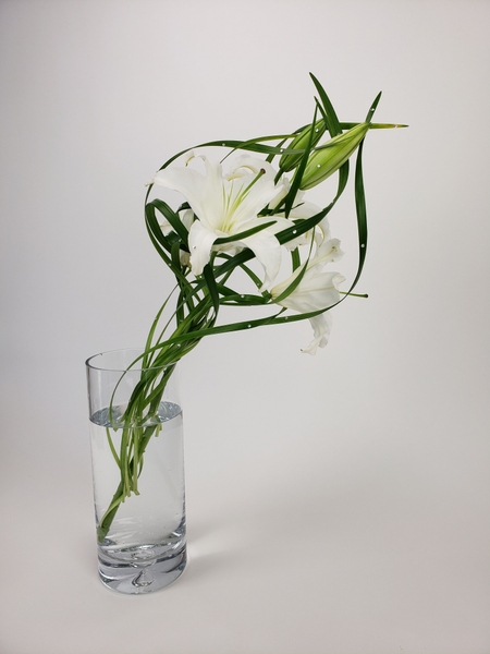 Learn how to arrange flowers Learn how to arrange flowers