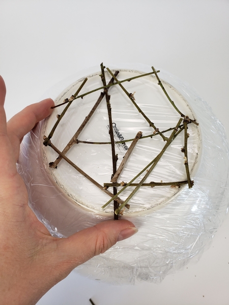 Make sure you glue twigs to twigs Make sure you glue twigs to twigs