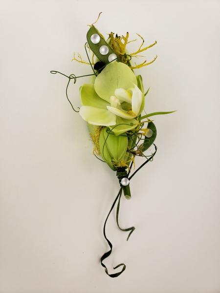Contemporary corsage design Contemporary corsage design