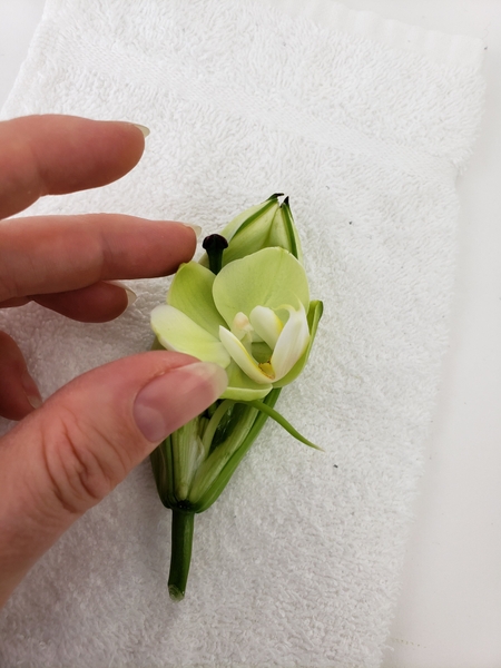 Glue in the fresh flower details Glue in the fresh flower details