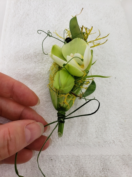 Instead of a ribbon I finished the design with a half bow of grass Instead of a ribbon I finished the design with a half bow of grass
