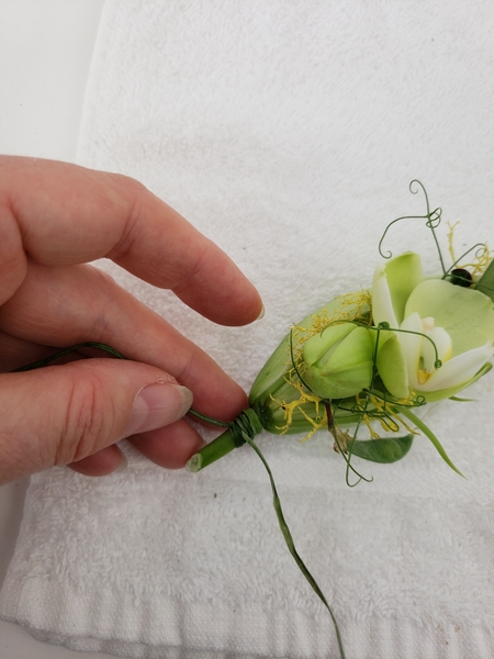 Wrap the ripped grass around the stem Wrap the ripped grass around the stem