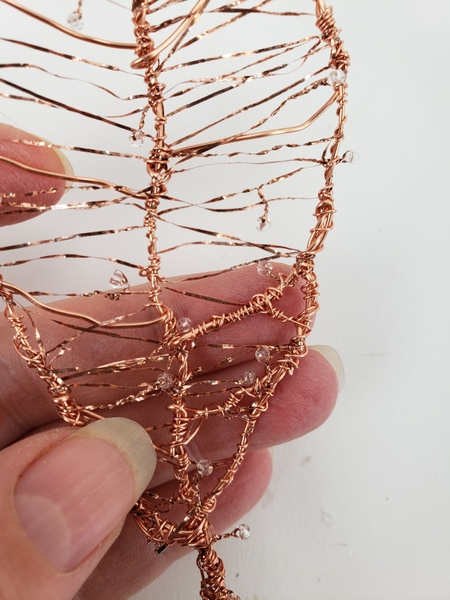 Autumn craft to make a wire leaf from a copper pot scrubber Autumn craft to make a wire leaf from a copper pot scrubber