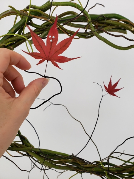 Glue in the leaves Glue in the leaves