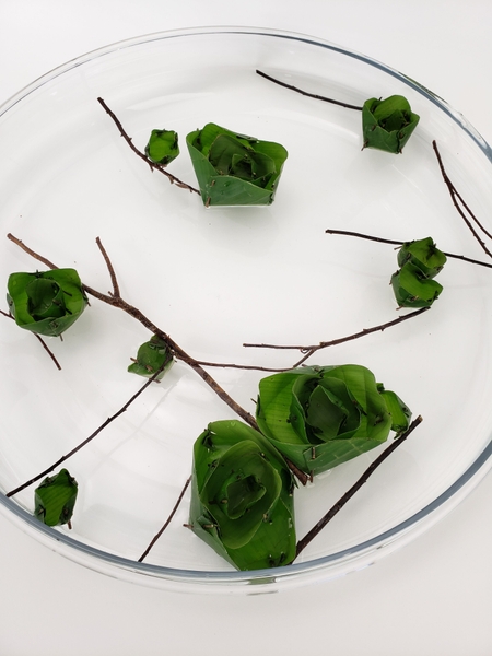 How to fold banana leaf rice packets to create a flower arrangement How to fold banana leaf rice packets to create a flower arrangement