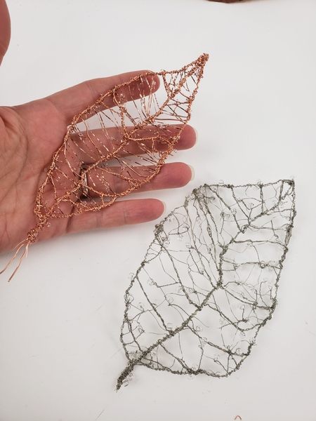 Easy way to use wire to make leaves Easy way to use wire to make leaves