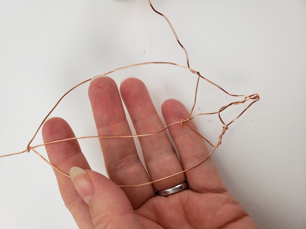 Work your way down the middle wire to fill in the leaf with veins Work your way down the middle wire to fill in the leaf with veins
