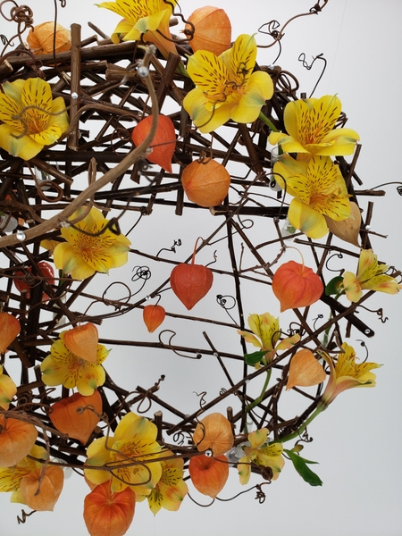 Original and sustainable flower arranging idea for fall Original and sustainable flower arranging idea for fall