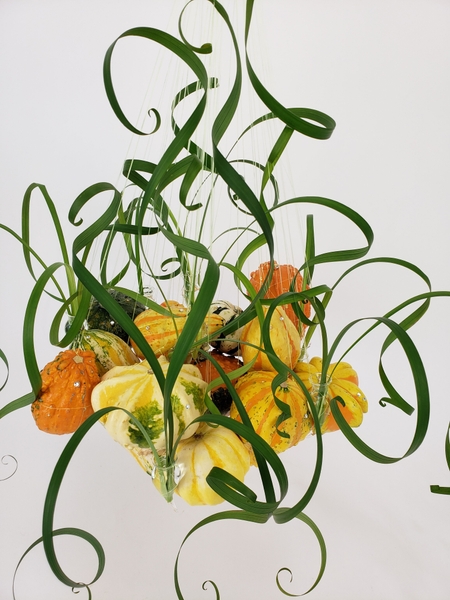 Original pumpkin design idea for flower arrangers Original pumpkin design idea for flower arrangers