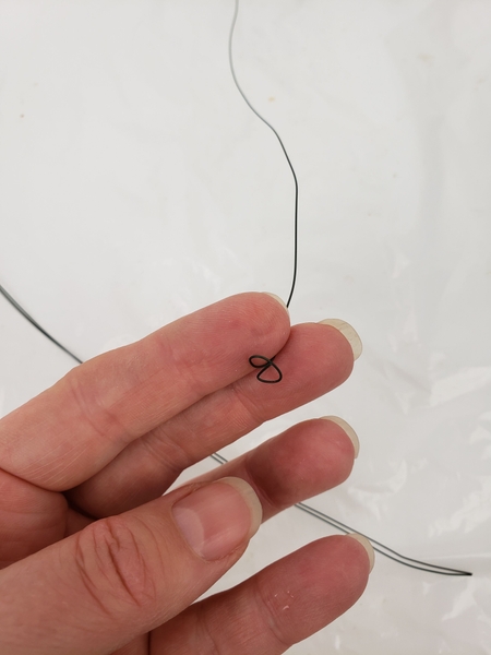 Press the loop flat so that the leaves rest against it without slipping Press the loop flat so that the leaves rest against it without slipping