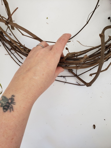 Search for knots and forks in the twigs that matches the skeleton pieces Search for knots and forks in the twigs that matches the skeleton pieces