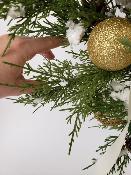 Fluff out and bend the artificial stems to look more natural Fluff out and bend the artificial stems to look more natural