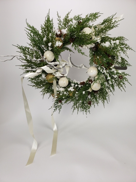 How to use faux branches and stems throughout to style your home How to use faux branches and stems throughout to style your home
