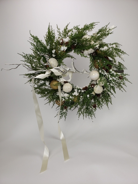 It's unreal floral art Christmas wreath design