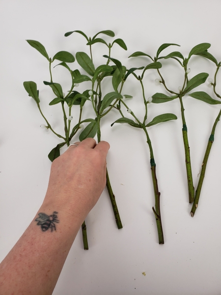 Prepare your faux mistletoe stems so that they are ready to include in the bunch Prepare your faux mistletoe stems so that they are ready to include in the bunch
