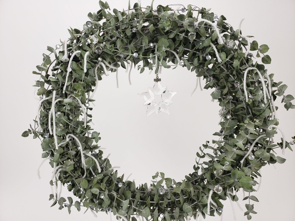 A quick and easy eucalyptus wreath