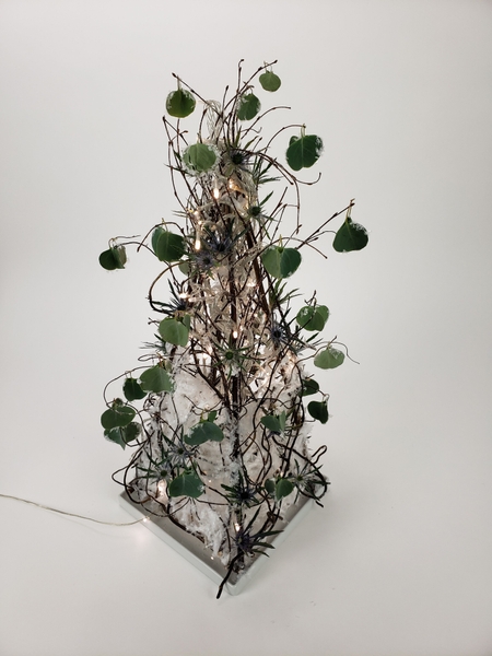 A White Christmas wonderland Christmas tree hat's easy to make A White Christmas wonderland Christmas tree hat's easy to make