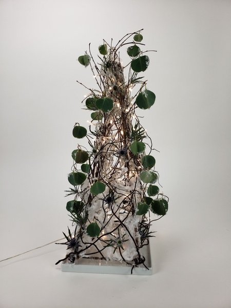 Add a thin layer of snow to a Christmas tree Add a thin layer of snow to a Christmas tree