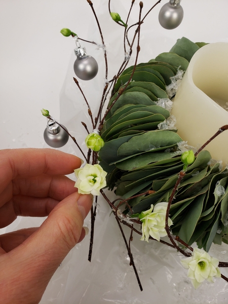 And add in the fresh flowers And add in the fresh flowers