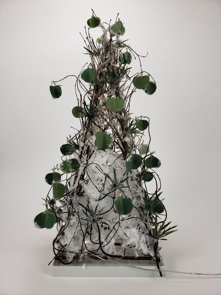 Make a natural Christmas tree from sticks Make a natural Christmas tree from sticks