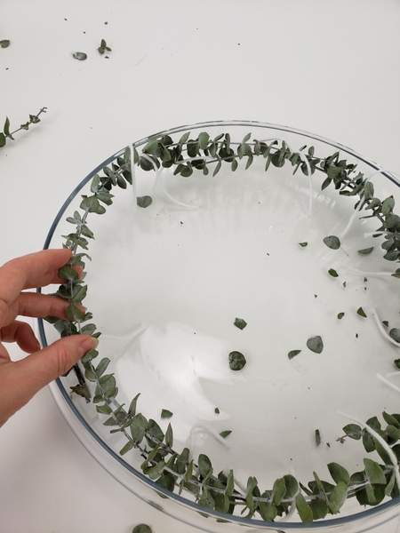 Place the wreath in a bowl to guide the shape Place the wreath in a bowl to guide the shape