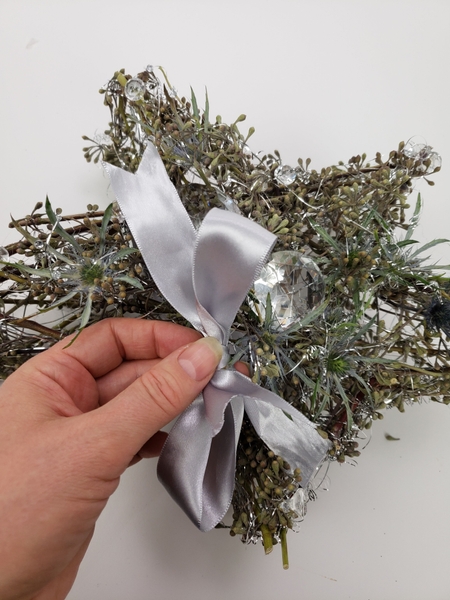 Tie a bow to secure Tie a bow to secure
