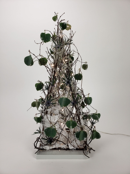 Use twigs to make a table top Christmas tree Use twigs to make a table top Christmas tree