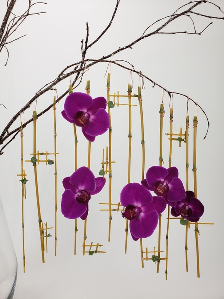 A sustainable, zero waste flower arrangement that is quick and easy to create A sustainable, zero waste flower arrangement that is quick and easy to create