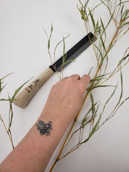 Cut the bamboo and remove any side shoots Cut the bamboo and remove any side shoots