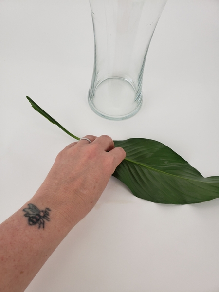 Test your leaf to see how it will fit into the vase Test your leaf to see how it will fit into the vase