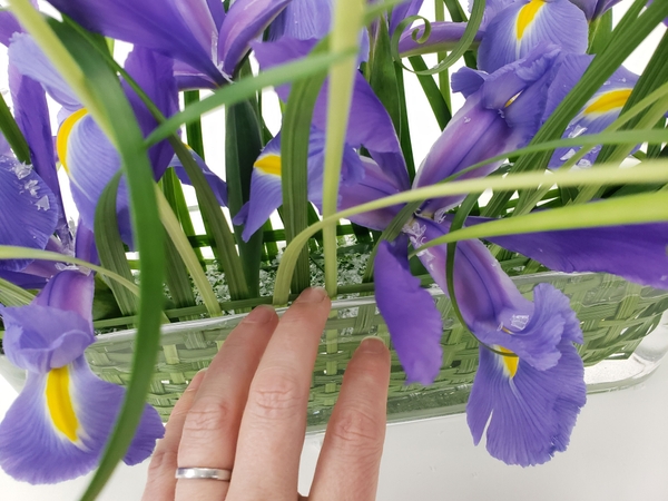 To show off the light and airy feeling a no floral foam flower design basket creates