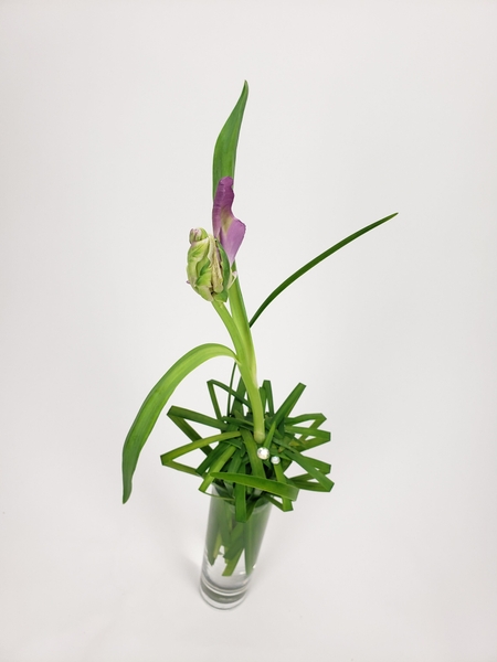 Contemporary floral design idea for sustainable bud vases Contemporary floral design idea for sustainable bud vases