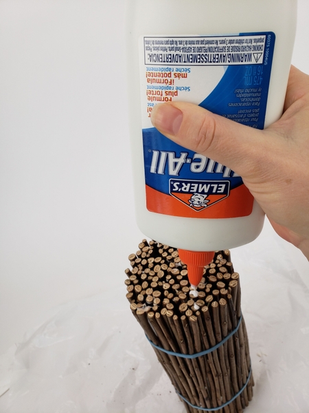 Flip the bundle over and pour the glue from the other side Flip the bundle over and pour the glue from the other side