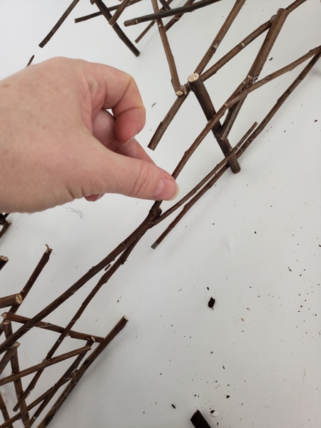 Glue in twigs that reaches over the gap