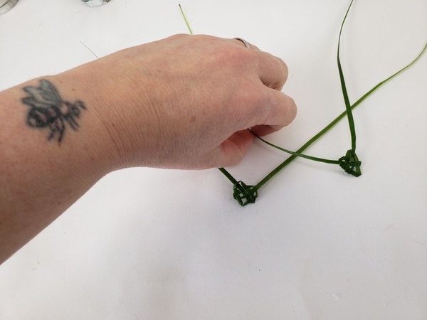 How to weave little hearts from palm leaves of grass