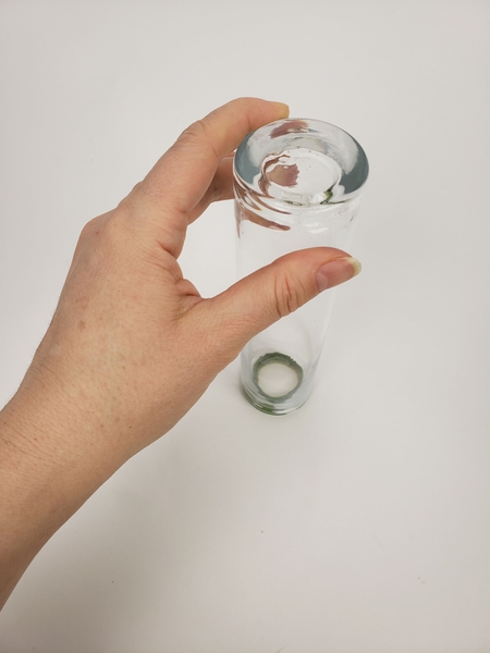 Turn the vase over so that the base points up Turn the vase over so that the base points up