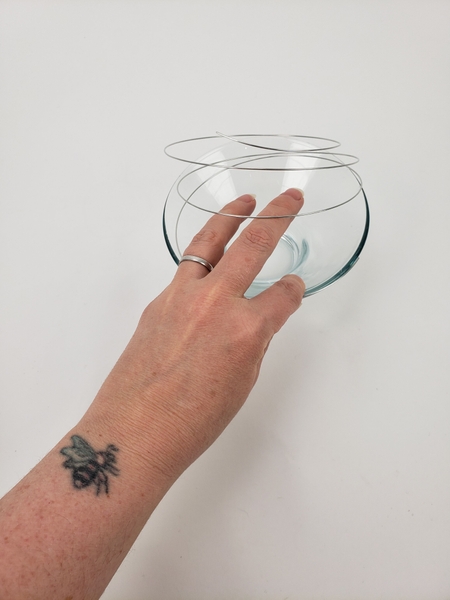 Cut a thin wire and bend it to spiral around a pretty glass container Cut a thin wire and bend it to spiral around a pretty glass container
