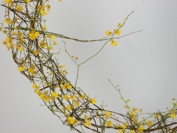 How to weave an impossibly delicate spring wreath How to weave an impossibly delicate spring wreath