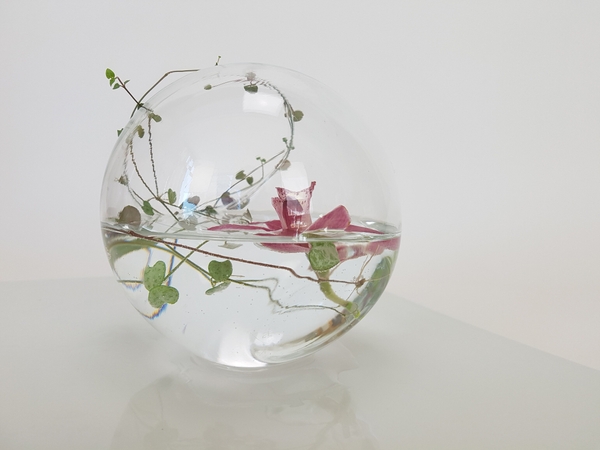 Minimal floral styling for modern interiors Minimal floral styling for modern interiors