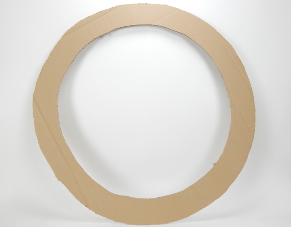 The wreath might look delicate but it rather strong and lightweight The wreath might look delicate but it rather strong and lightweight