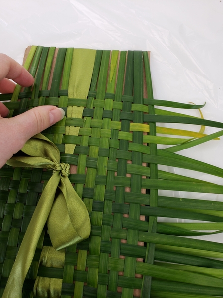 And continue the weave on the other side of the knot And continue the weave on the other side of the knot