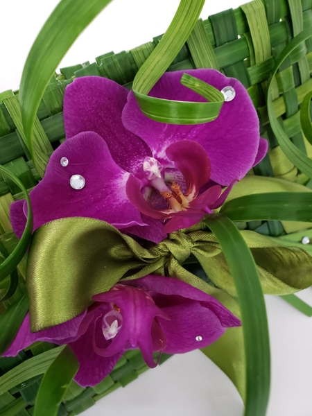 Easy to make floral handbag for special events Easy to make floral handbag for special events