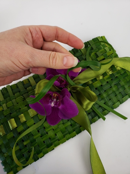 Finish the design with a few blades of grass curled into ringlets Finish the design with a few blades of grass curled into ringlets