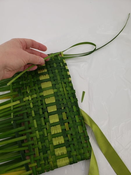 Make sure the middle point of each strand in at the bottom of the purse Make sure the middle point of each strand in at the bottom of the purse