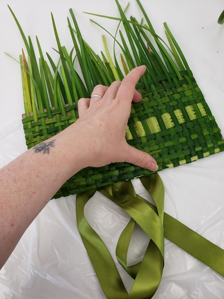 Move the grass strands as close as possible Move the grass strands as close as possible