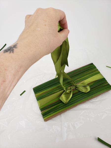 Remember to keep the ribbon ends away from the bands so that they can dangle freely Remember to keep the ribbon ends away from the bands so that they can dangle freely